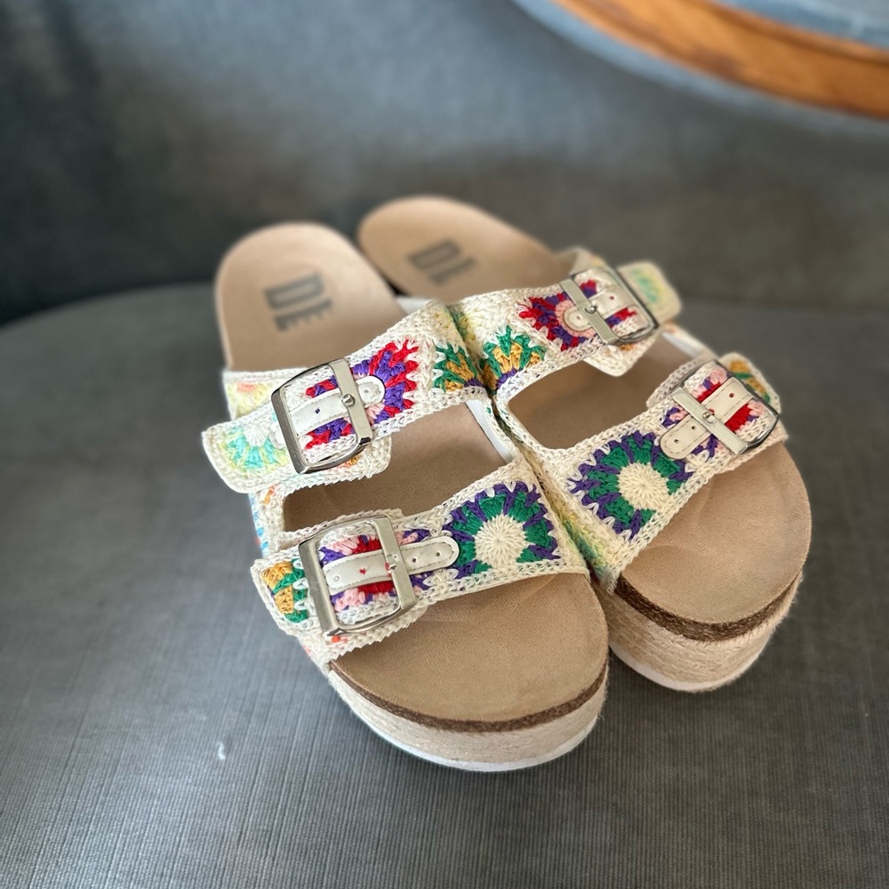 Chinese Laundry platform crochet slides